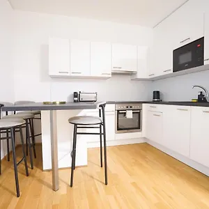 Apartment Exclusive 2-bedroom With Pool & Balcony, Wien